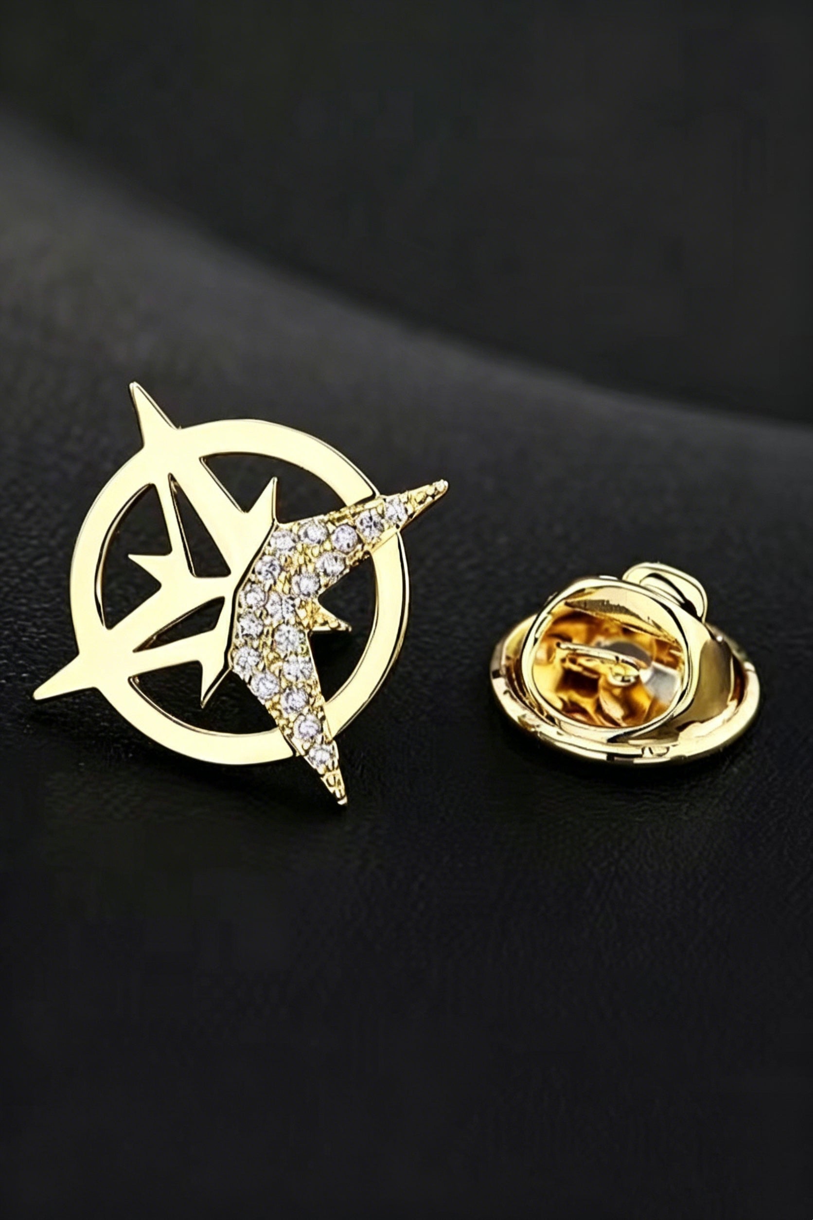 Gold Six-pointed Star Men's Lapel Pin Main image