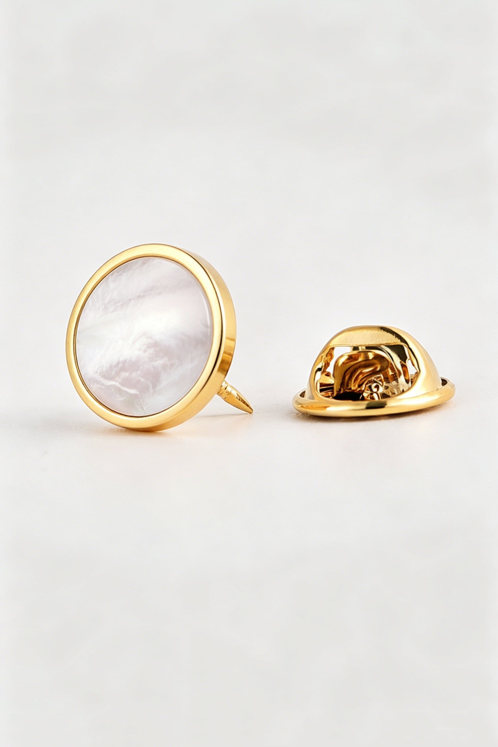Gold Round Natural Mother Of Pearl Lapel Pin For Men Secondary image