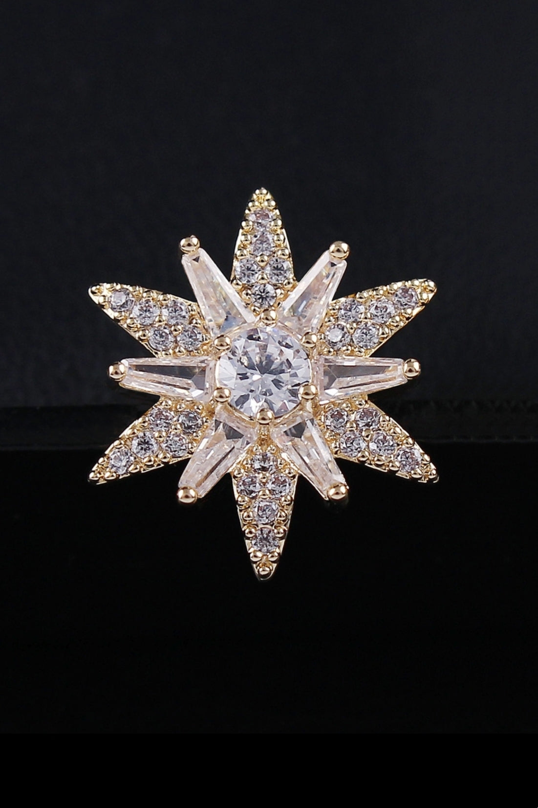 Fashion Gold Six-pointed Star Men's Lapel Pin Main image